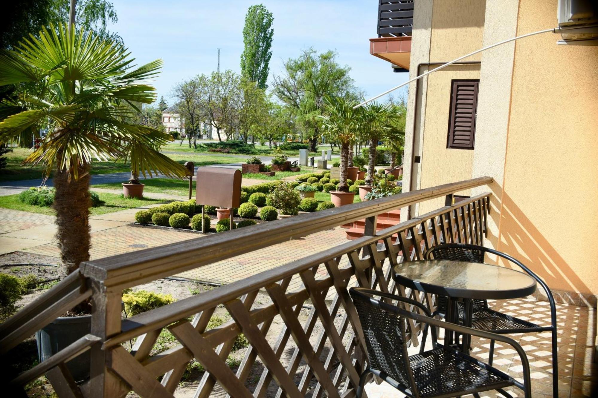 Crystal Apartman Morahalom Exterior photo